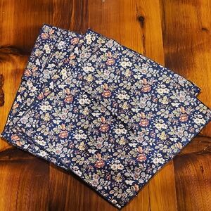 8 Floral Patterned Napkins